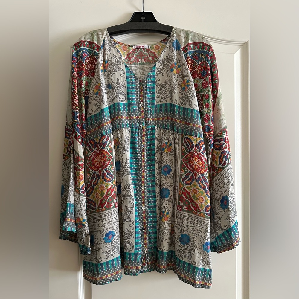 Johnny Was Silk Floral Top. Size Medium. Beautiful. Color: Cream, Turquoise, Red